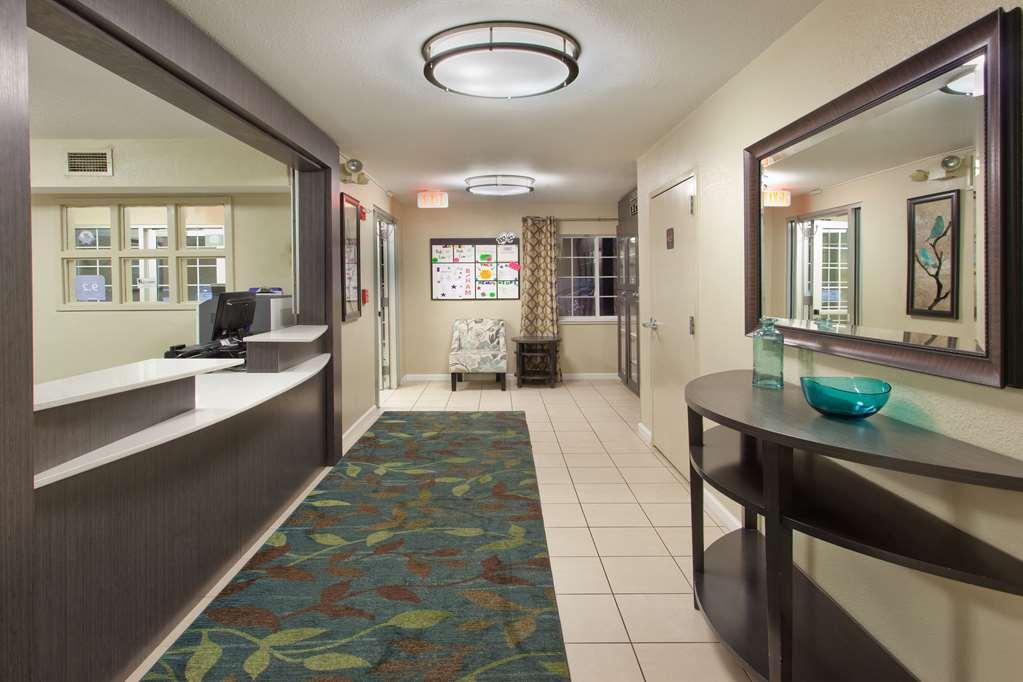 Sonesta Simply Suites Oklahoma City Airport Interior photo