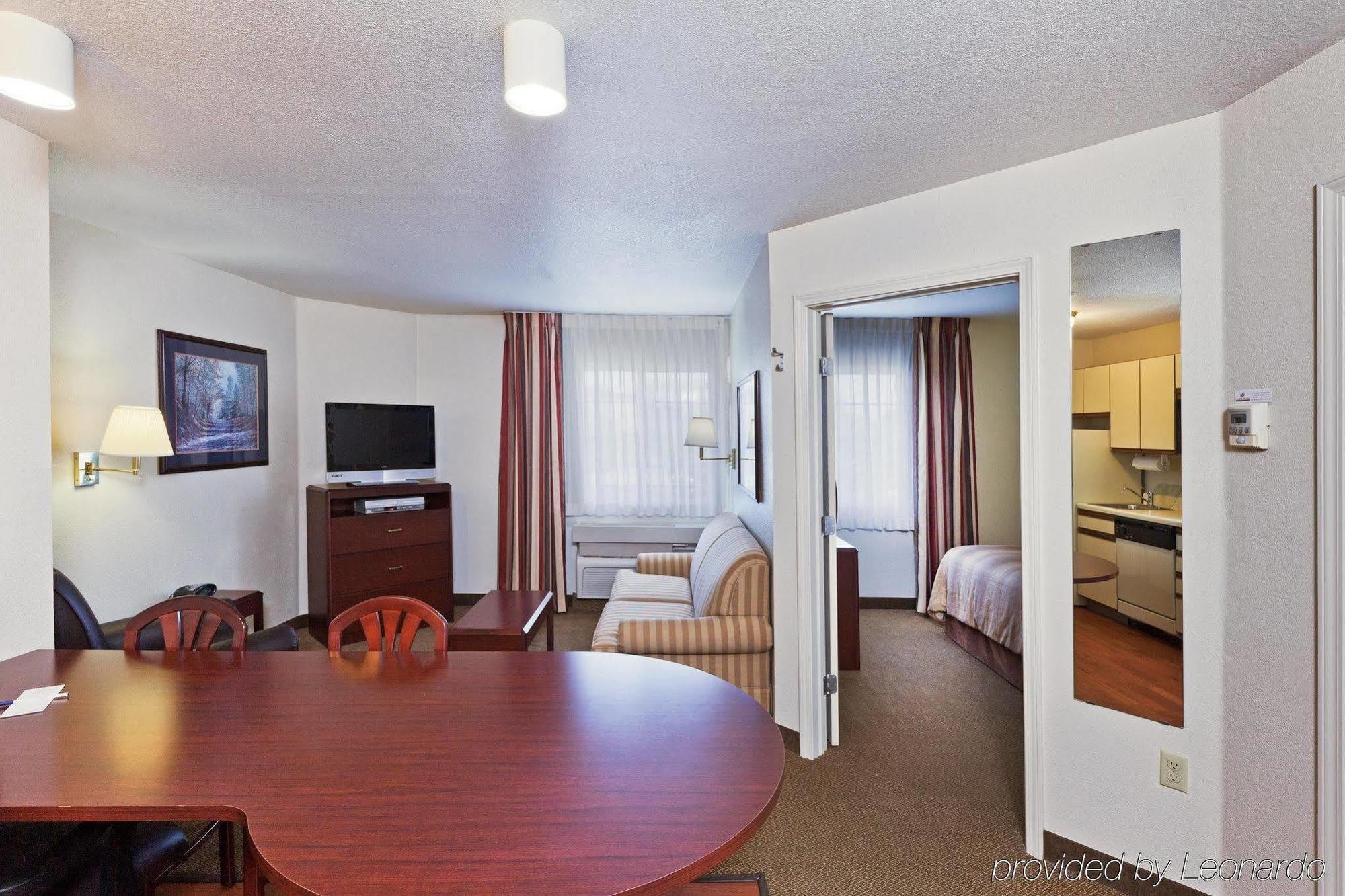 Sonesta Simply Suites Oklahoma City Airport Room photo